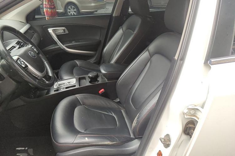 Used Bestune X80 2013 2.0L automatic luxury version Left Front Seat