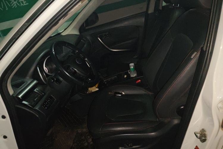 Used Bestune X80 2013 2.0L automatic luxury version Left Front Seat