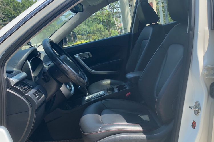 Used Bestune X80 2013 2.0L automatic luxury version Left Front Seat