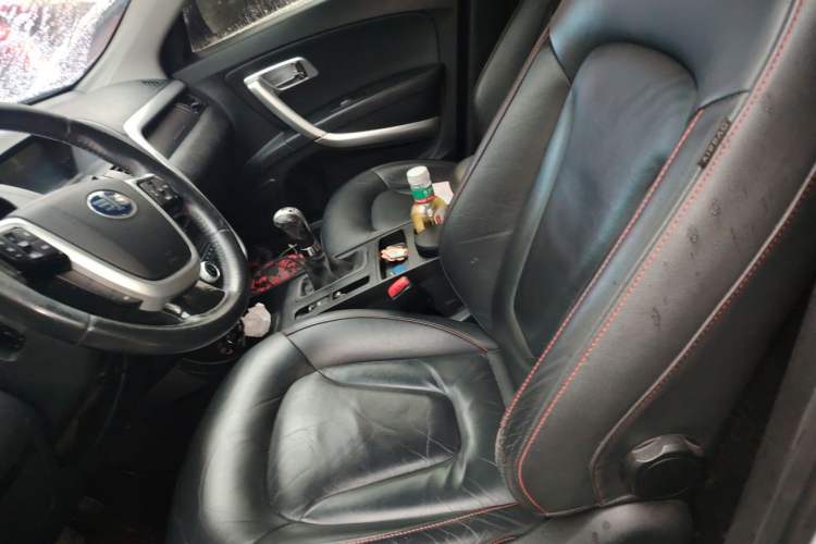 Used Bestune X80 2013 2.0L manual luxury version Left Front Seat