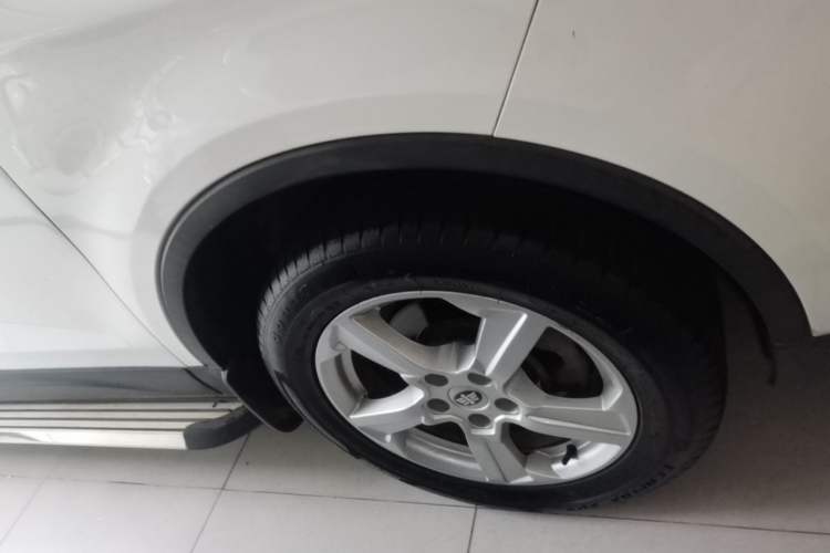 Used Bestune X80 2013 2.0L automatic luxury version Left Front Wheel Hub