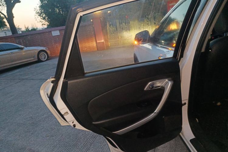 Used Bestune X80 2013 2.0L automatic luxury version Left Rear Door Interior