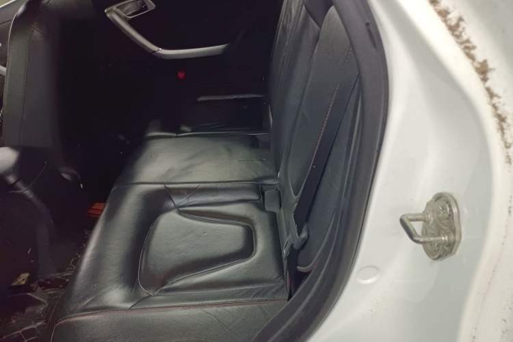 Used Bestune X80 2013 2.0L automatic luxury version Left Rear Seat