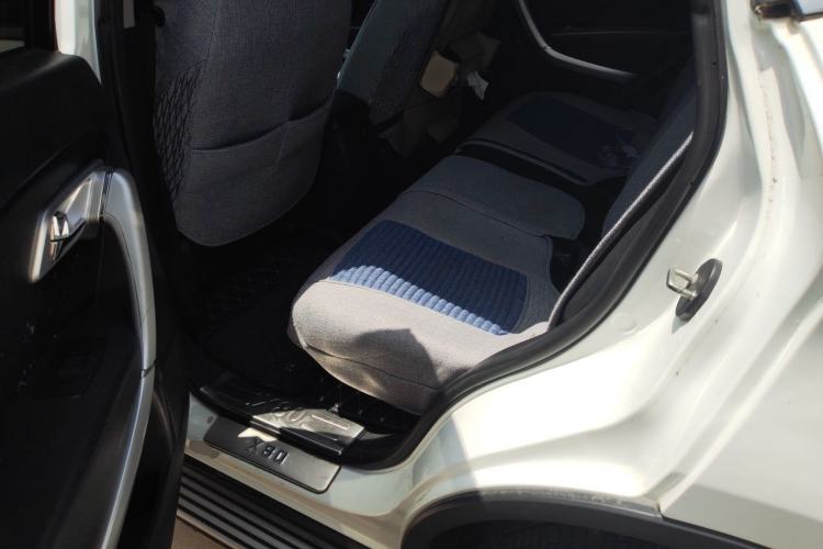 Used Bestune X80 2013 2.0L automatic comfort version Left Rear Seat