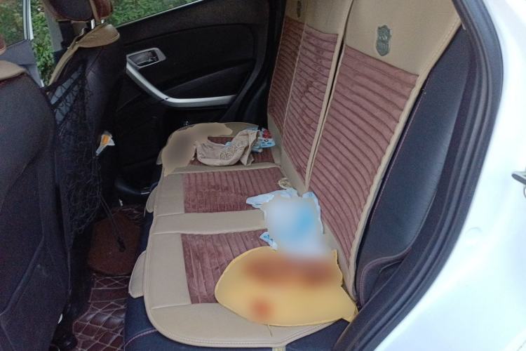 Used Bestune X80 2013 2.0L automatic luxury version Left Rear Seat