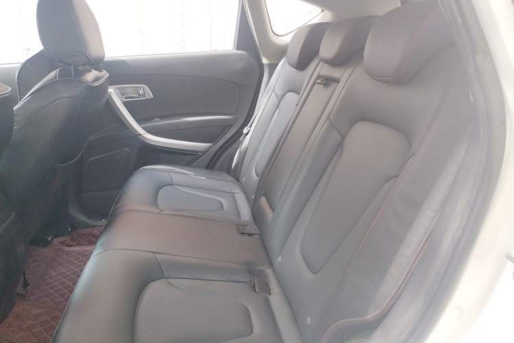 Used Bestune X80 2013 2.0L automatic luxury version Left Rear Seat