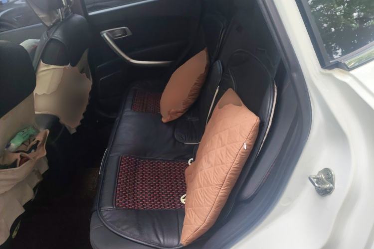 Used Bestune X80 2013 2.0L automatic comfort version Left Rear Seat
