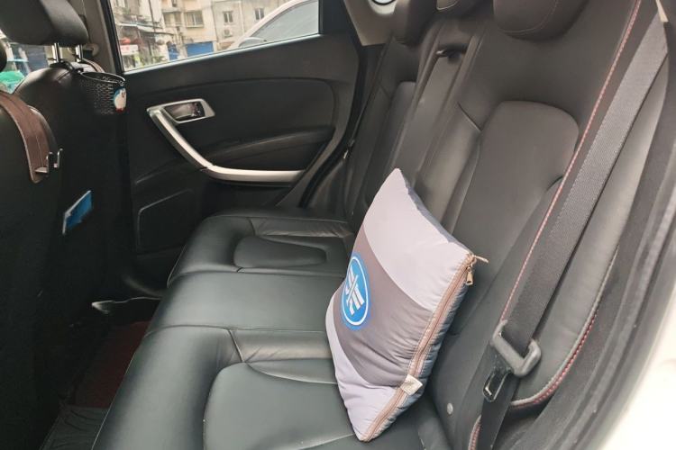 Used Bestune X80 2013 2.0L automatic luxury version Left Rear Seat