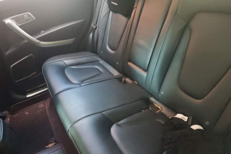 Used Bestune X80 2013 2.0L automatic luxury version Left Rear Seat