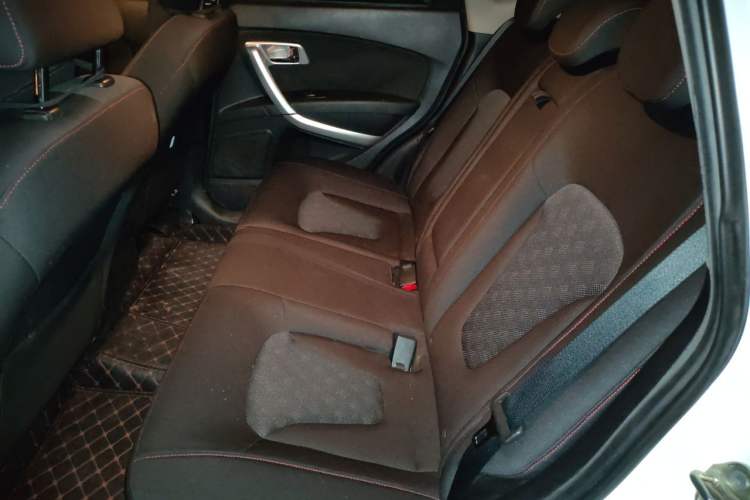 Used Bestune X80 2013 2.0L automatic comfort version Left Rear Seat