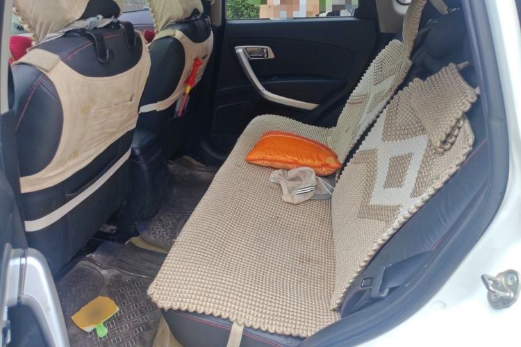 Used Bestune X80 2013 2.0L automatic luxury version Left Rear Seat