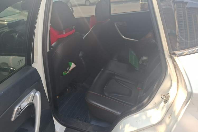 Used Bestune X80 2013 2.0L automatic comfort version Left Rear Seat