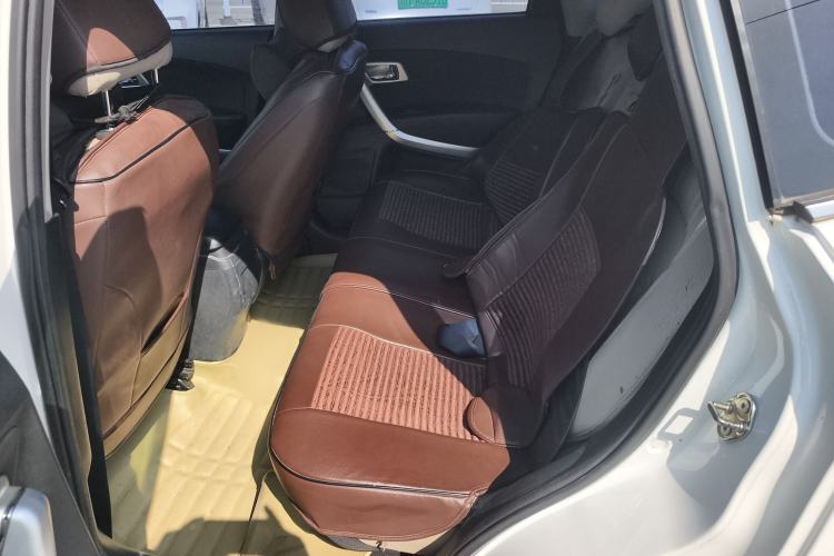 Used Bestune X80 2013 2.0L automatic comfort version Left Rear Seat