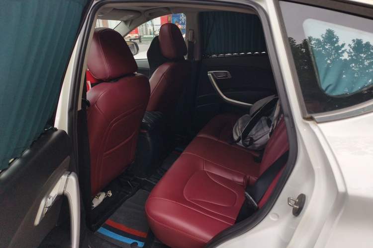Used Bestune X80 2013 2.0L automatic comfort version Left Rear Seat