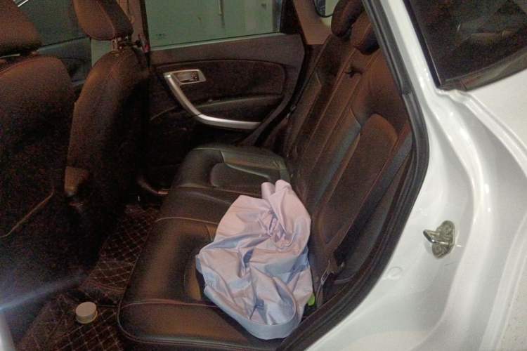Used Bestune X80 2013 2.0L automatic luxury version Left Rear Seat