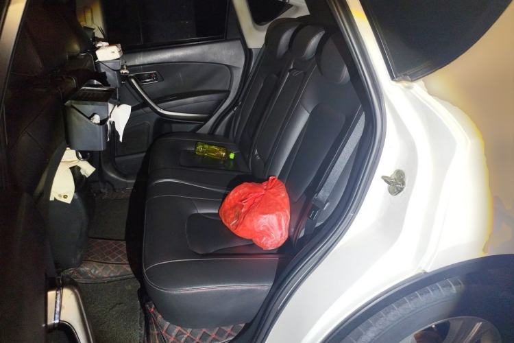 Used Bestune X80 2013 2.0L automatic luxury version Left Rear Seat