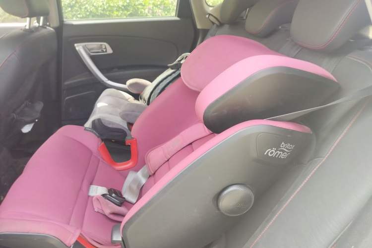 Used Bestune X80 2013 2.0L automatic luxury version Left Rear Seat