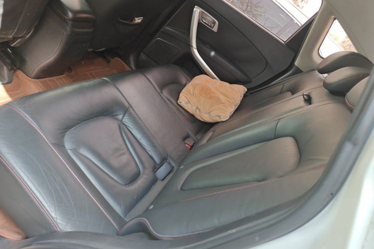 Used Bestune X80 2013 2.0L automatic luxury version Left Rear Seat