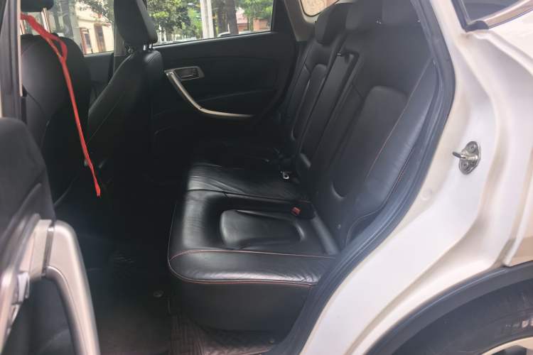 Used Bestune X80 2013 2.0L automatic luxury version Left Rear Seat