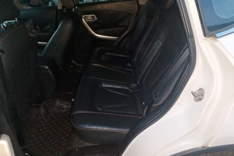 Used Bestune X80 2013 2.0L automatic luxury version Left Rear Seat