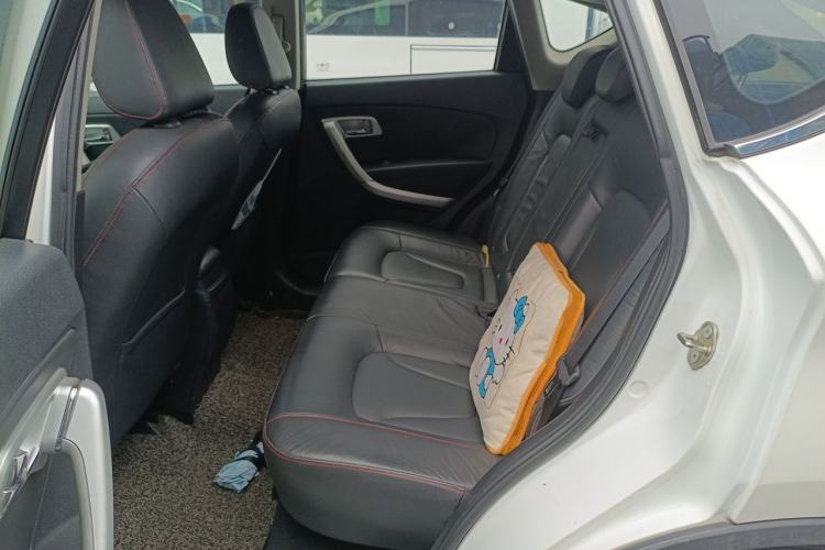 Used Bestune X80 2013 2.0L automatic luxury version Left Rear Seat
