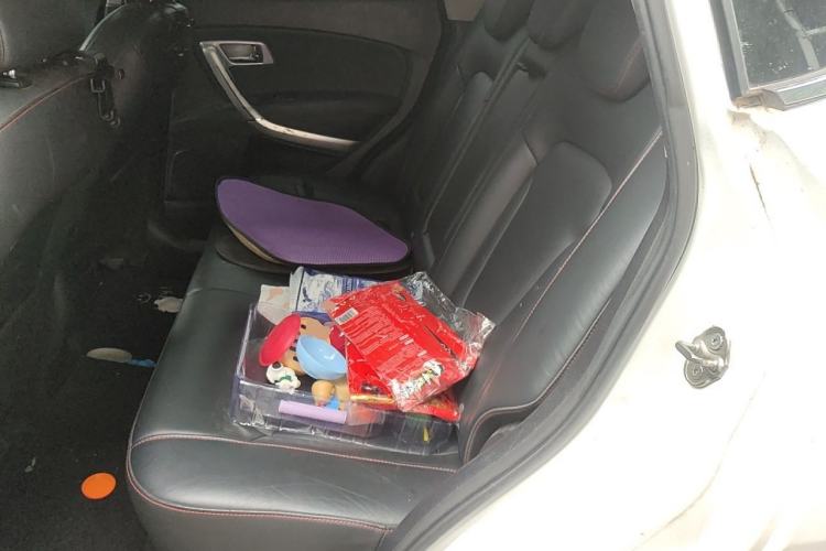 Used Bestune X80 2013 2.0L automatic luxury version Left Rear Seat