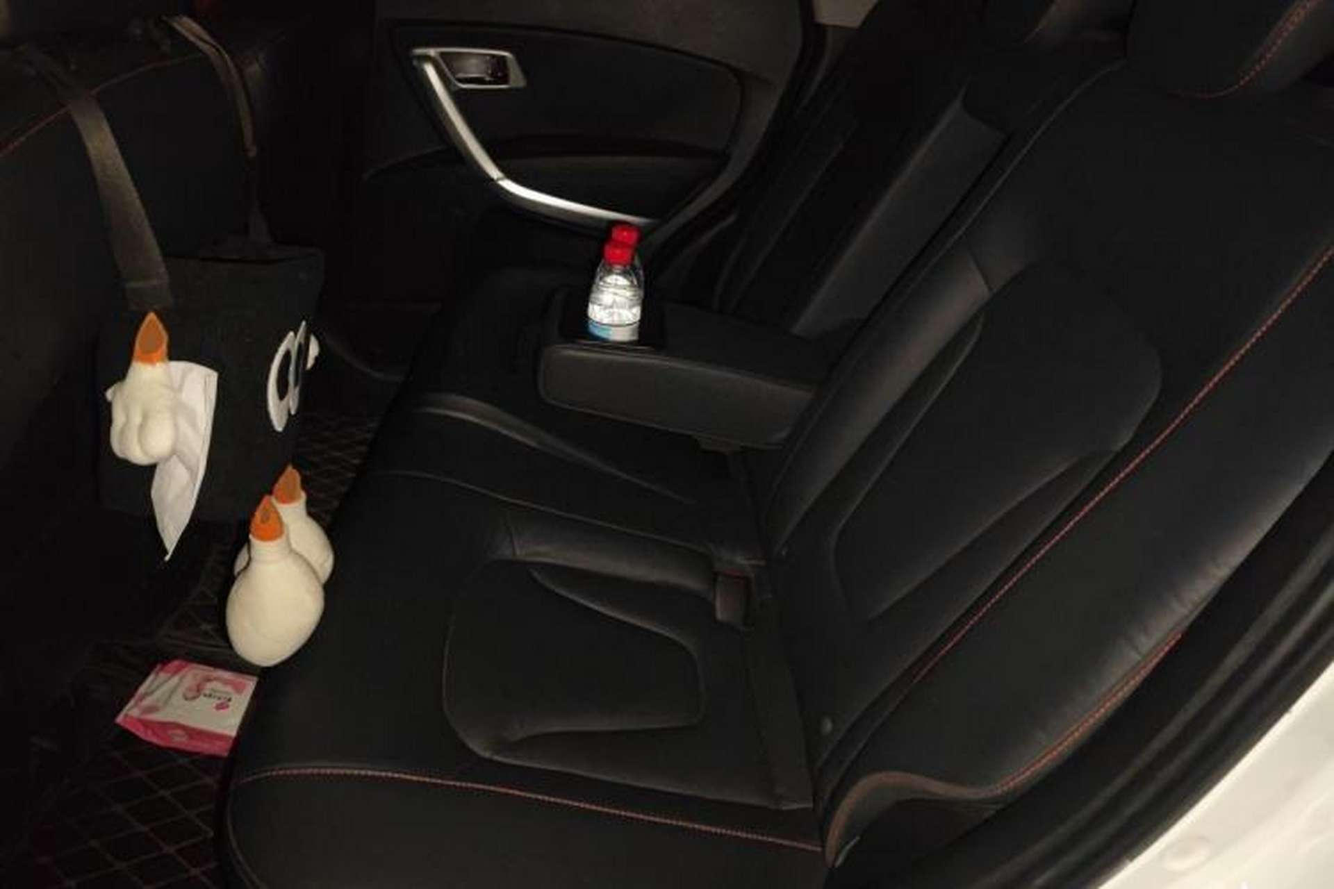 Used Bestune X80 2013 2.0L automatic luxury version Left Rear Seat