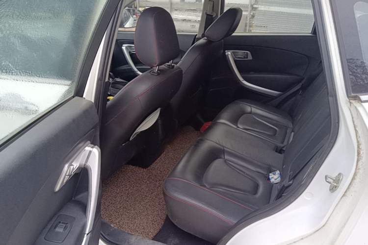 Used Bestune X80 2013 2.0L automatic luxury version Left Rear Seat