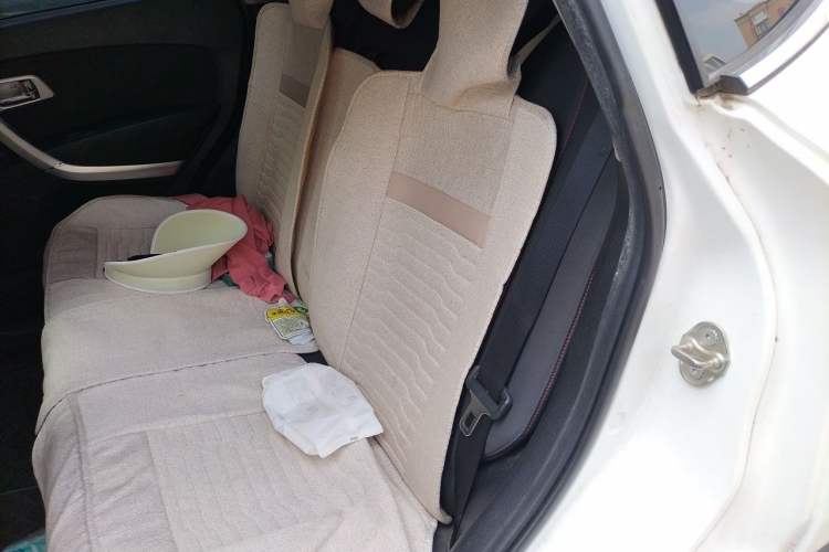Used Bestune X80 2013 2.0L automatic comfort version Left Rear Seat