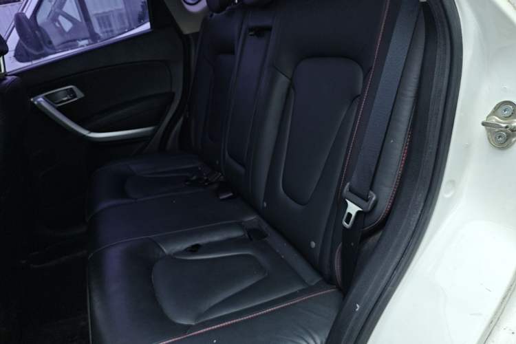 Used Bestune X80 2013 2.0L automatic luxury version Left Rear Seat