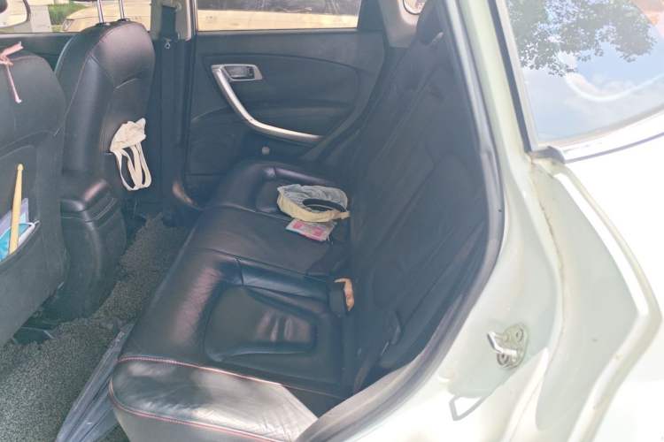 Used Bestune X80 2013 2.0L automatic luxury version Left Rear Seat