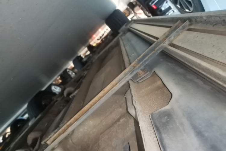 Used Bestune X80 2013 2.0L automatic luxury version Left Side Sill