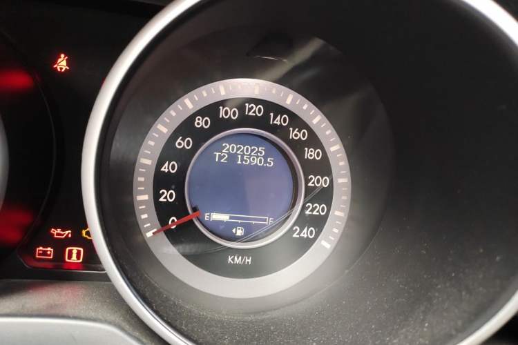 Used Bestune X80 2013 2.0L manual luxury version Odometer Close Up