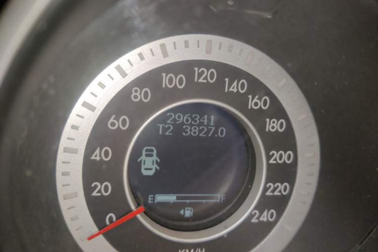Used Bestune X80 2013 2.0L manual luxury version Odometer Close Up