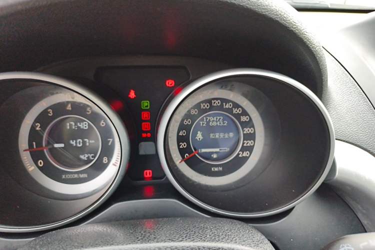 Used Bestune X80 2013 2.0L automatic comfort version Odometer Close Up