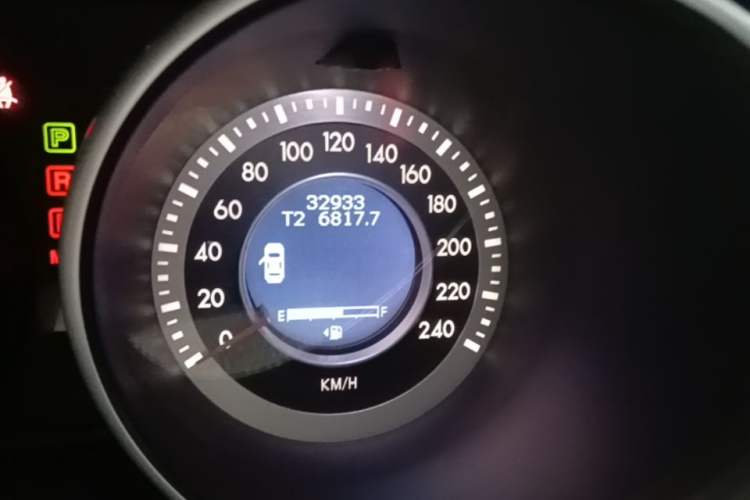 Used Bestune X80 2013 2.0L automatic comfort version Odometer Close Up