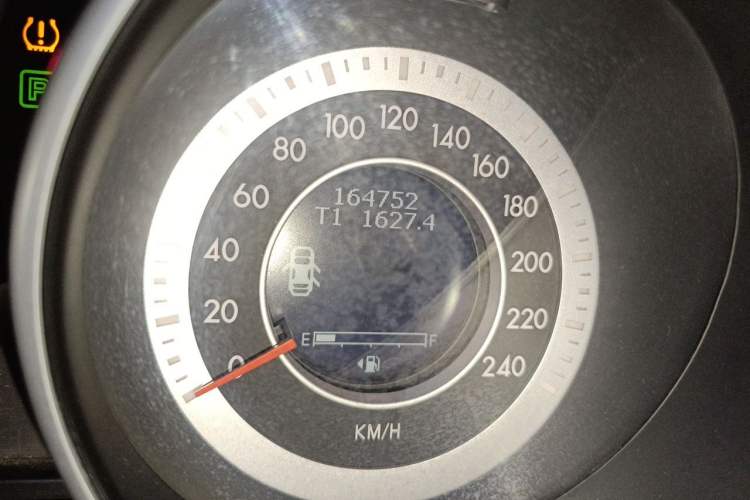 Used Bestune X80 2013 2.0L automatic luxury version Odometer Close Up