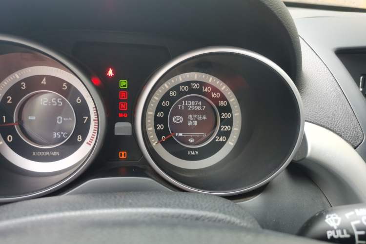 Used Bestune X80 2013 2.0L automatic comfort version Odometer Close Up