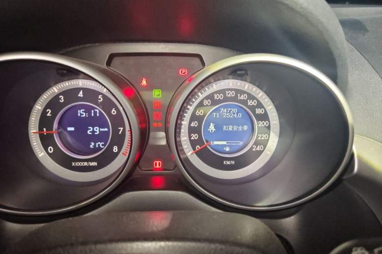 Used Bestune X80 2013 2.0L automatic comfort version Odometer Close Up