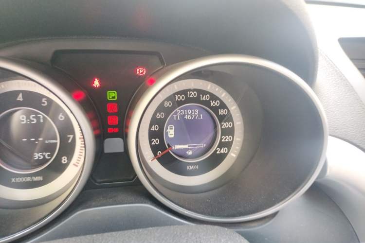 Used Bestune X80 2013 2.0L automatic luxury version Odometer Close Up