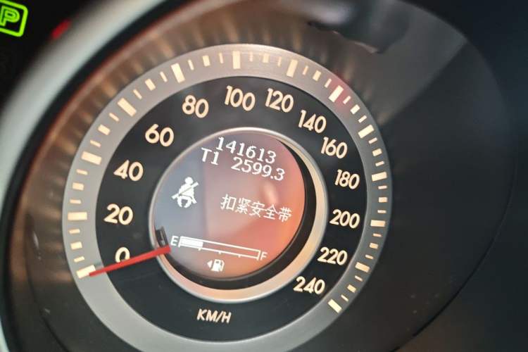 Used Bestune X80 2013 2.0L automatic luxury version Odometer Close Up