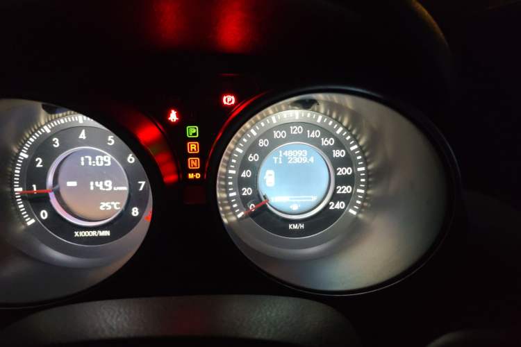 Used Bestune X80 2013 2.0L automatic luxury version Odometer Close Up