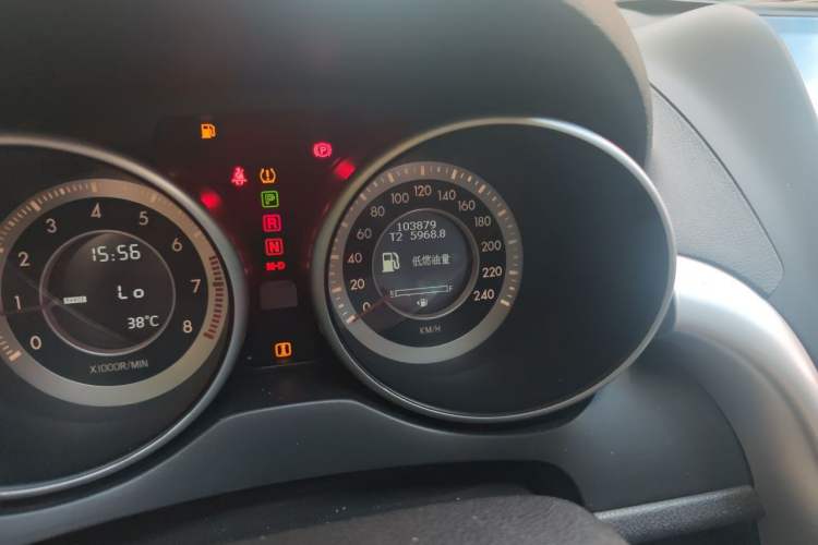 Used Bestune X80 2013 2.0L automatic luxury version Odometer Close Up