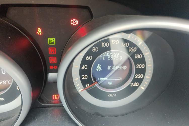 Used Bestune X80 2013 2.0L automatic luxury version Odometer Close Up