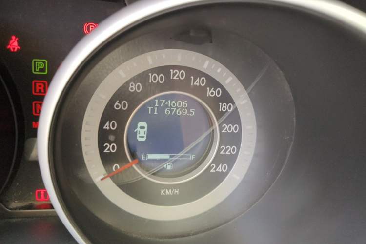 Used Bestune X80 2013 2.0L automatic comfort version Odometer Close Up