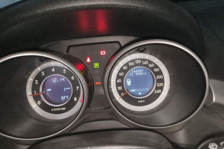 Used Bestune X80 2013 2.0L automatic comfort version Odometer Close Up