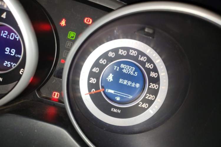 Used Bestune X80 2013 2.0L automatic comfort version Odometer Close Up