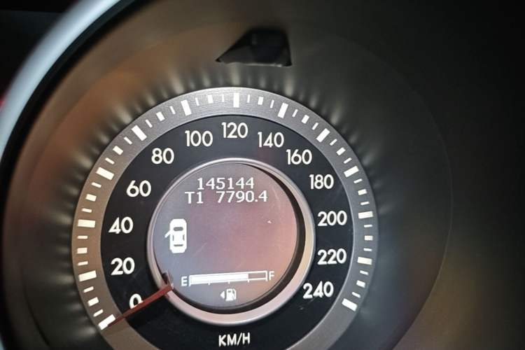 Used Bestune X80 2013 2.0L automatic comfort version Odometer Close Up