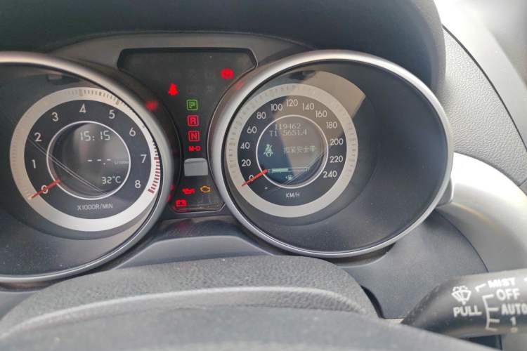 Used Bestune X80 2013 2.0L automatic luxury version Odometer Close Up
