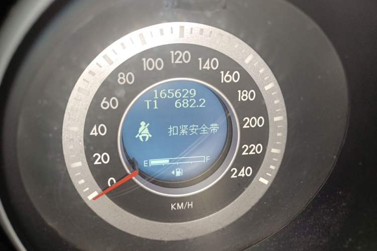 Used Bestune X80 2013 2.0L automatic luxury version Odometer Close Up